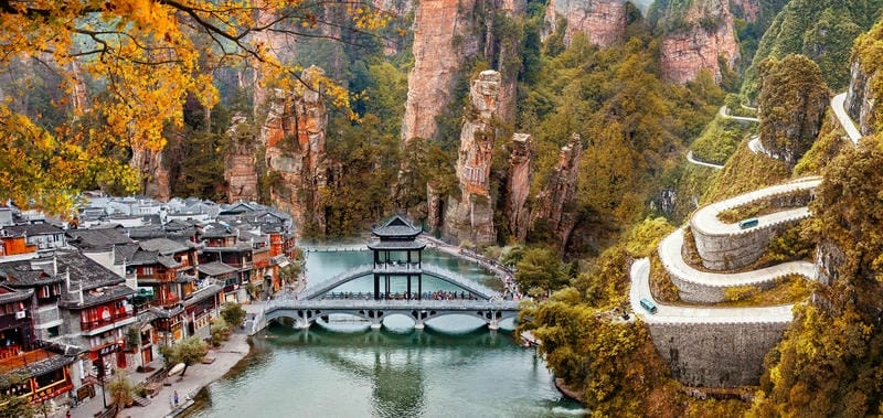 Thưởng ngoạn phong cảnh hùng vĩ tại vườn quốc gia trương gia giới trung quốc