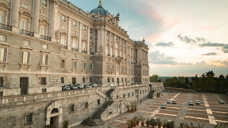 Chiêm ngưỡng Royal Palace of Madrid hình ảnh sang trọng