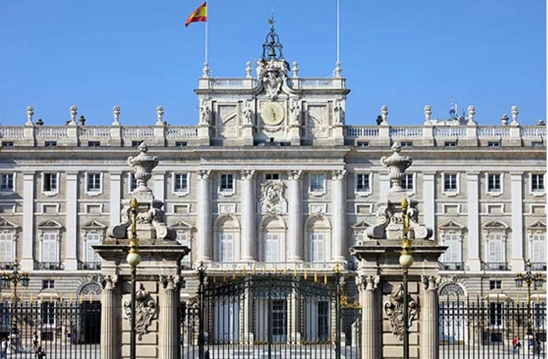 Du lịch Tây Ban Nha Cung điện Hoàng gia Madrid nổi tiếng