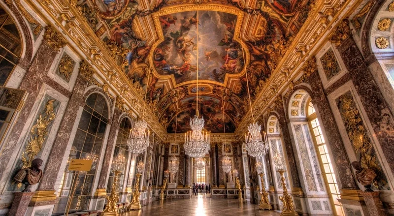 Khám phá vẻ đẹp lộng lẫy của cung điện Versailles tuyệt vời