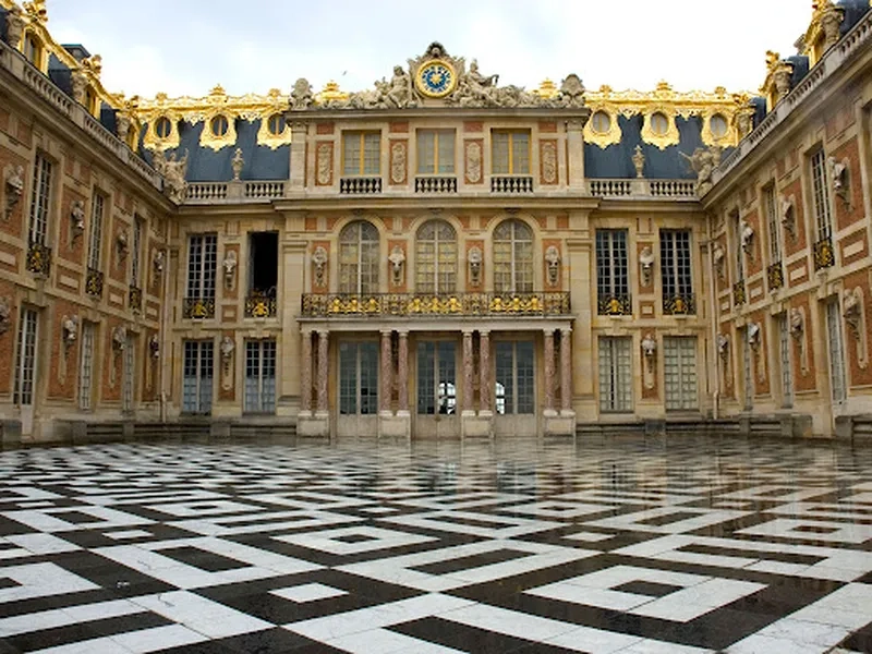 Cung điện Versailles là biểu tượng của sự xa hoa và quyền lực