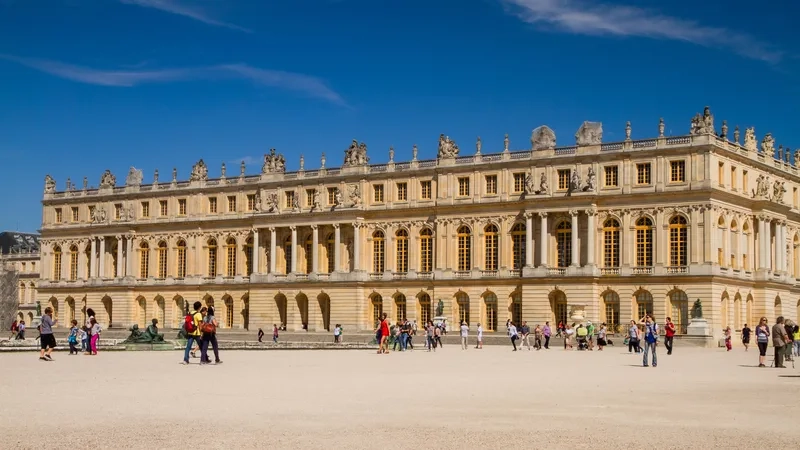 Cung điện Versailles làm say đắm lòng người qua từng chi tiết nhỏ