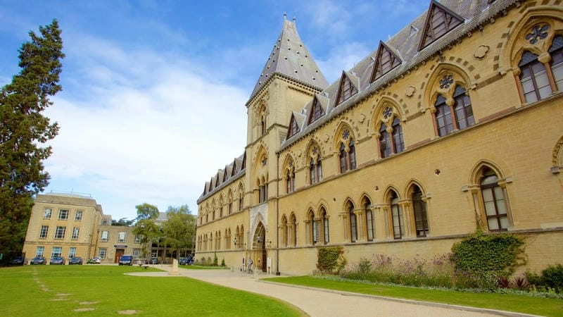 Đại học Oxford là ngôi trường lâu đời và nổi tiếng thế giới