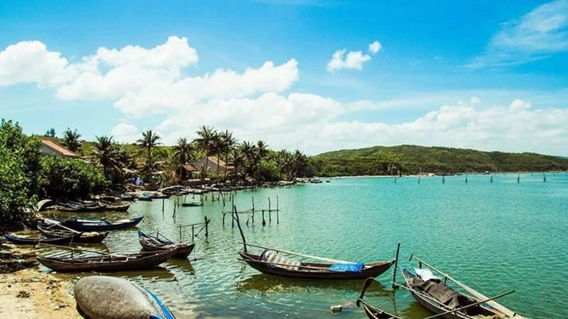 Cảnh quan Đầm Ô Loan hài hòa thiên nhiên trữ tình