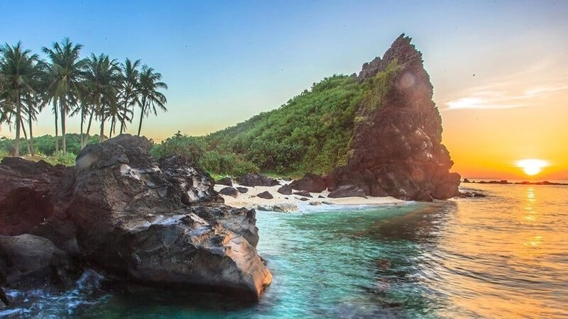 Cảnh biển Lý Sơn xanh ngắt mênh mông rộng lớn