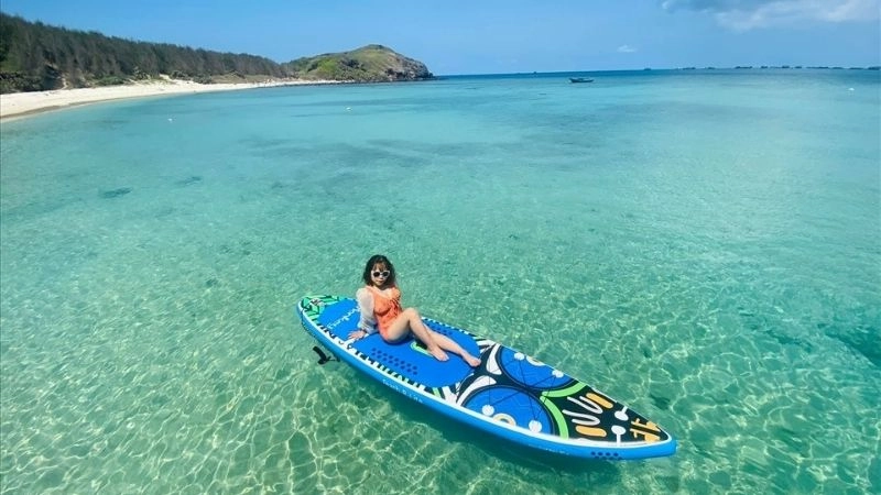 Cảnh biển Phú Quý mênh mông sóng vỗ rì rào êm ái