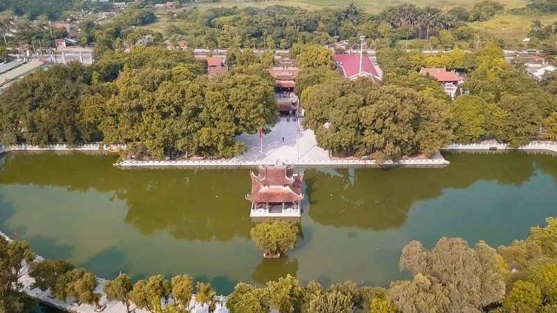 Bình yên Đền Đô trong tiếng chuông ngân vang