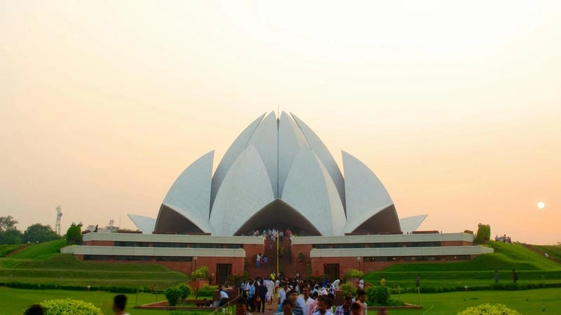Biểu tượng New Delhi gắn liền với hình ảnh Đền Lotus Temple