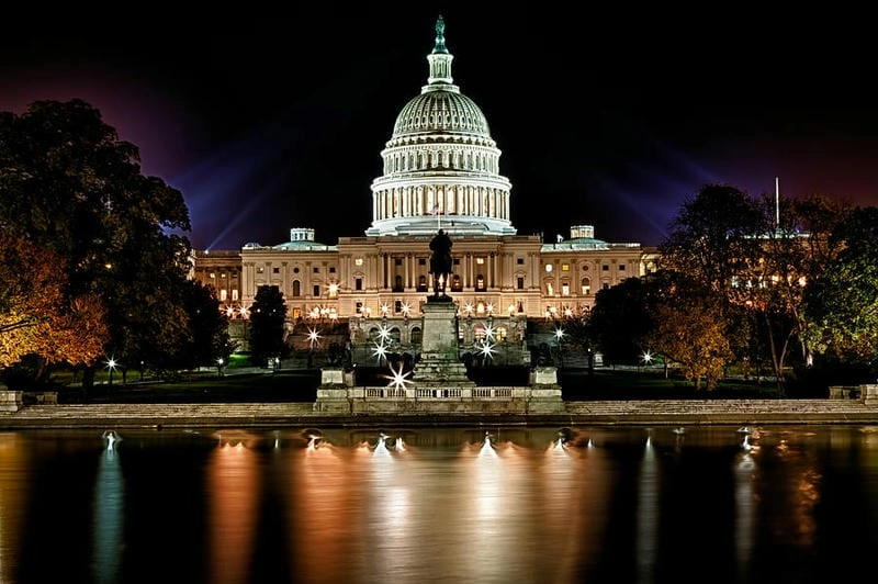 Vẻ lung linh huyền ảo từ Ánh sáng Điện Capitol