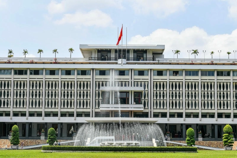 Dinh Độc Lập Sài Gòn lung linh ánh đèn buổi tối