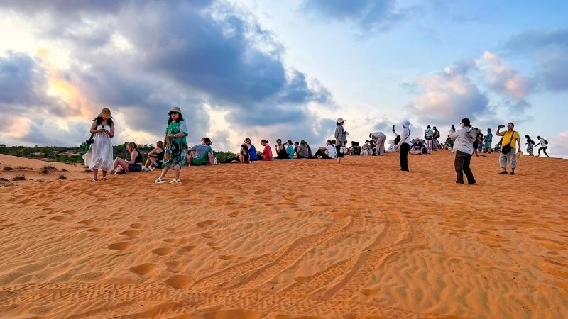 Đồi Cát Bay Mũi Né ảnh đẹp rực rỡ giữa nắng