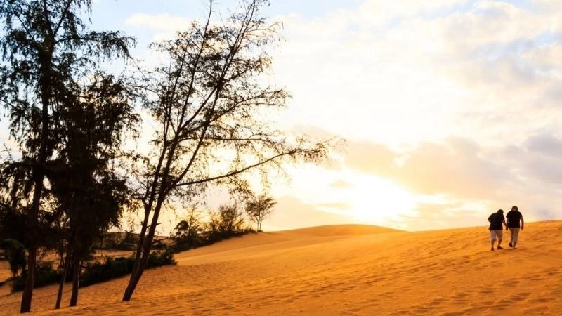 Cồn cát Mũi Né mênh mông giữa trời xanh bao la