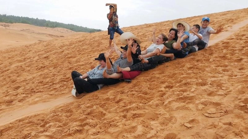 Trượt cát Mũi Né trải nghiệm vui nhộn đầy hứng khởi