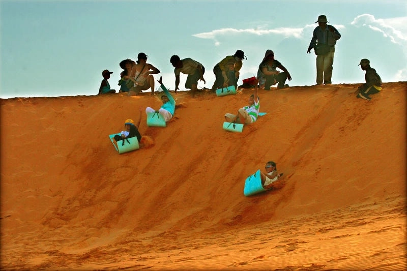 Khám phá Đồi Cát Bay Mũi Né với cát mịn trải dài