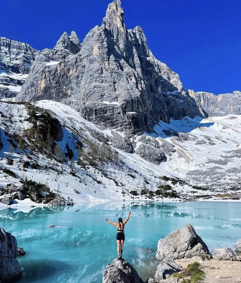 Mùa đông phủ trắng Dolomites tạo nên khung cảnh thần tiên