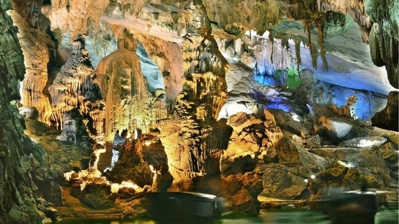 Hang động Phong Nha chứa đựng vẻ đẹp bí ẩn