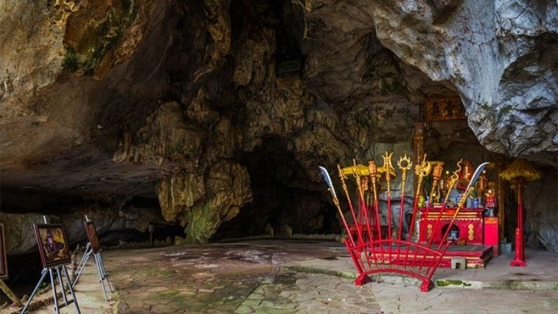 Huyền bí và mê hoặc trong Động Nhị Thanh