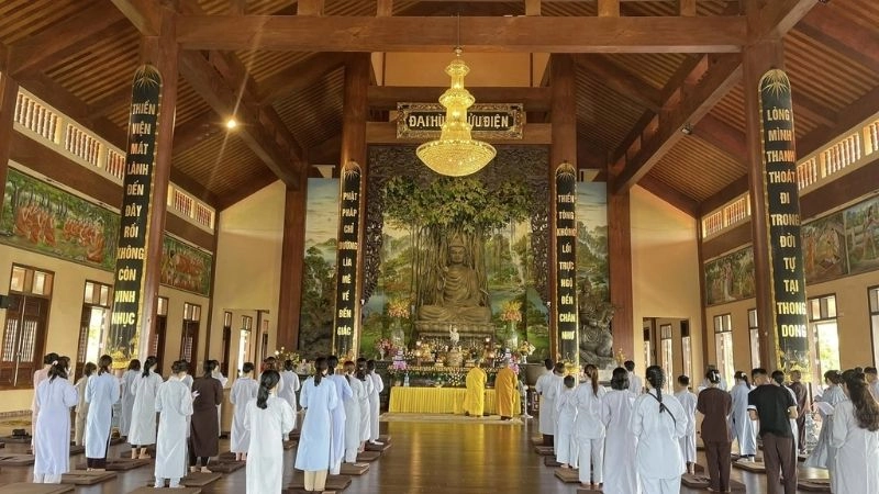 Hòa mình tâm linh ở Trúc Lâm Phượng Hoàng