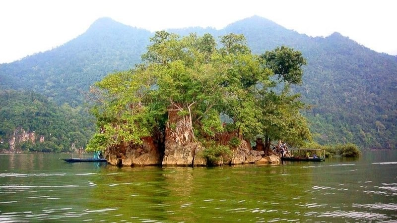 Khám phá vẻ đẹp thơ mộng Hồ Ba Bể