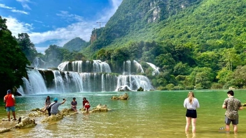 Hồ Ba Bể nơi giao hòa đất trời huyền ảo