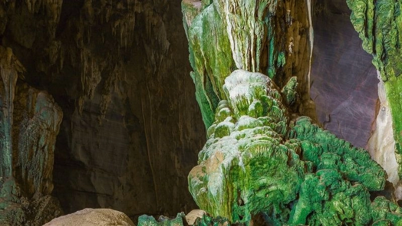 Động Puông nơi thạch nhũ khắc họa thời gian