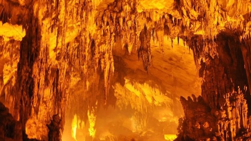 Ân tượng chạm đá tại Động Puông kỳ thạch nhũ