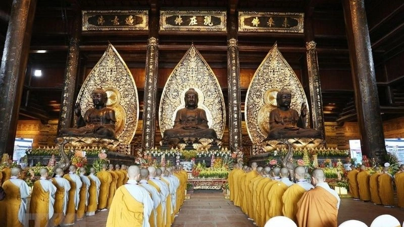 Trải nghiệm yên bình tại Chùa Tam Chúc thiên linh