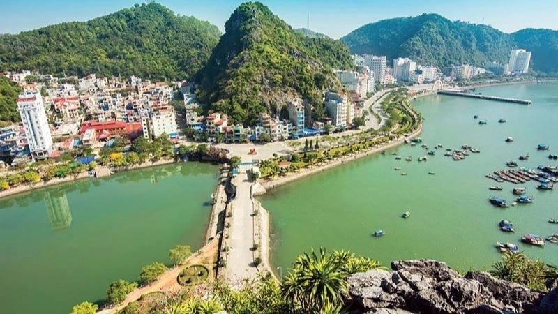 Khung cảnh tuyệt mỹ tại Đảo Cát Bà mỗi bình minh