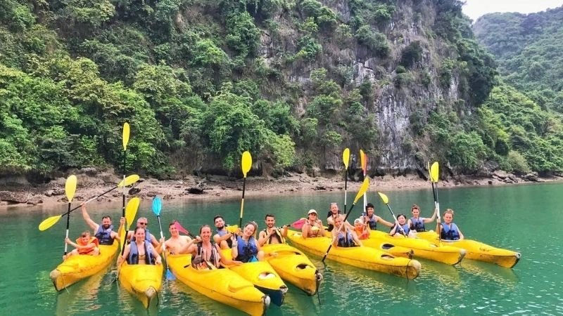 Đảo Cát Bà nơi biển xanh kết nối thiên nhiên