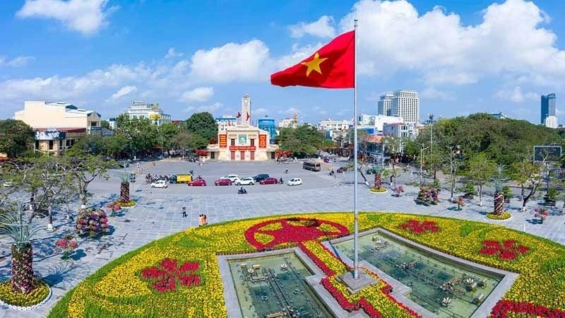 Ngỡ ngàng trước Nhà hát lớn Hải Phòng tráng lệ