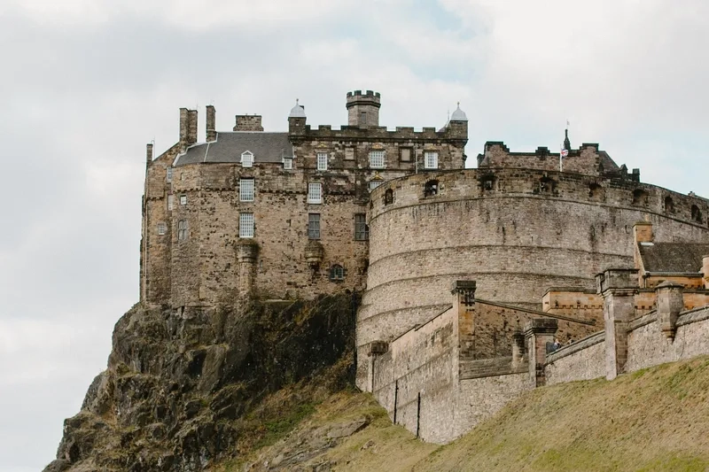 Lâu đài Edinburgh như bước ra từ cổ tích