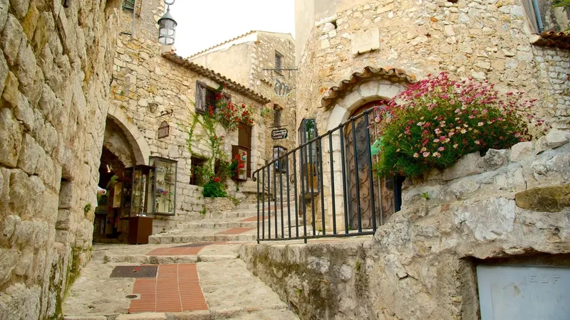 French Riviera thu hút du khách khắp mọi nơi