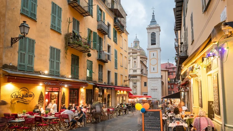 French Riviera tưởng niệm về những khoảnh khắc đẹp