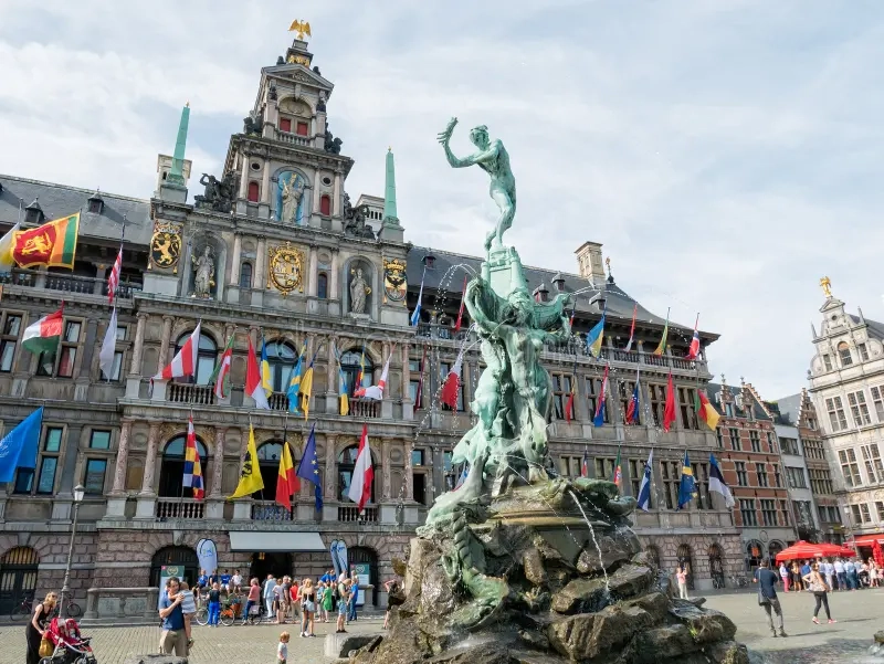 Ga Trung tâm Antwerp – “Nhà thờ của tàu hỏa”