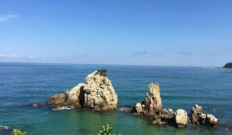 Cảnh biển Gangwon-do xanh biếc hút hồn du khách