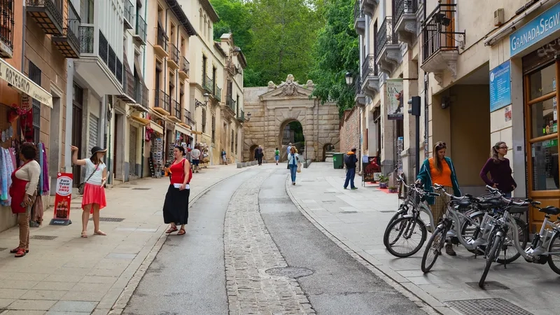 Granada mang hơi thở của thời gian