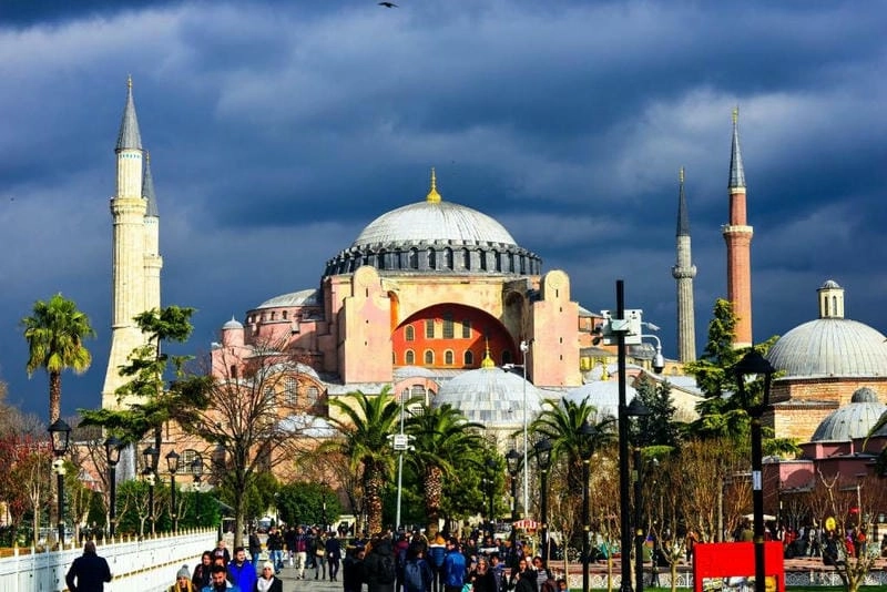 Hiểu thêm về lịch sử Hagia Sophia trong không gian Hagia Sophia
