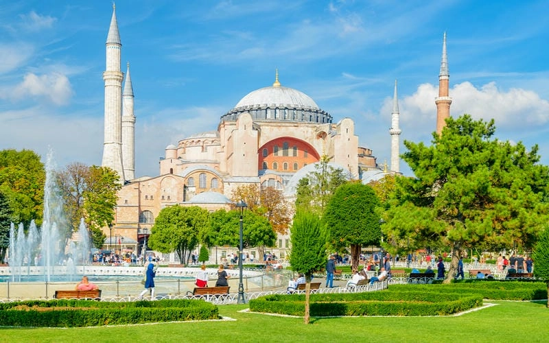 Khám phá nhà thờ Hồi giáo Hagia Sophia đầy huyền bí