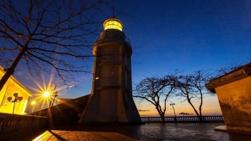 Hoàng hôn Hải đăng Vũng Tàu rực rỡ