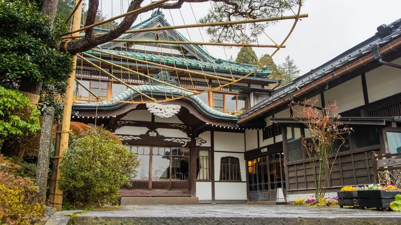Hakone đẹp mê hoặc trong sương sớm nhẹ nhàng