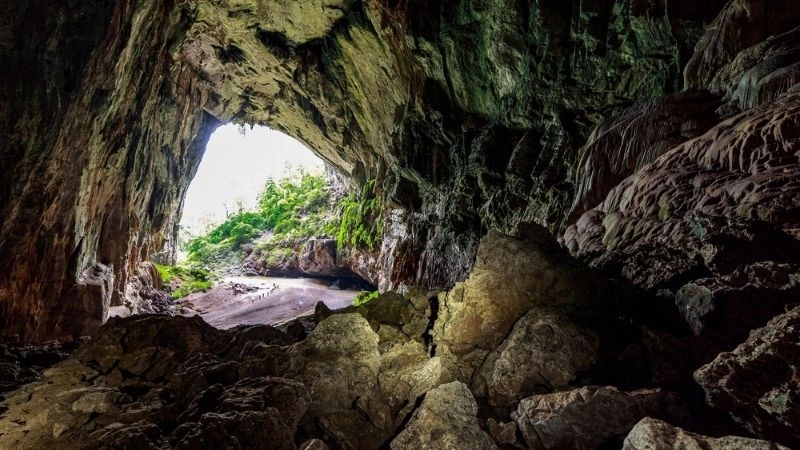 Hang động lớn nhất thế giới thu hút khám phá