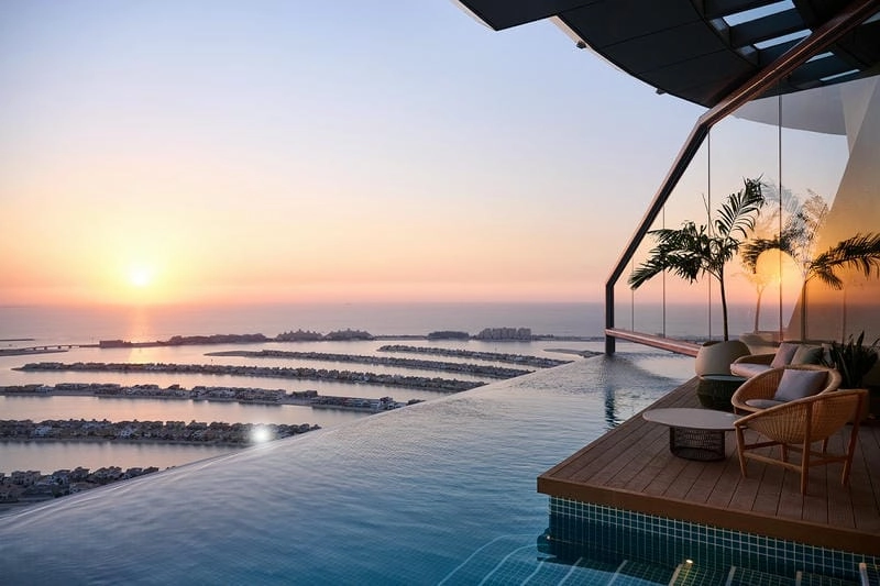 Thả mình thư giãn tại Hồ bơi vô cực Aura Skypool