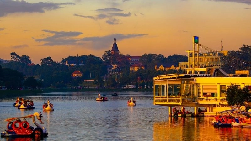 Bình yên Hồ Xuân Hương cho tâm hồn nhẹ