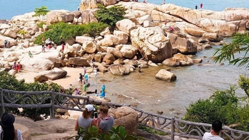 Cách di chuyển đến Hòn Chồng - Hòn Vợ