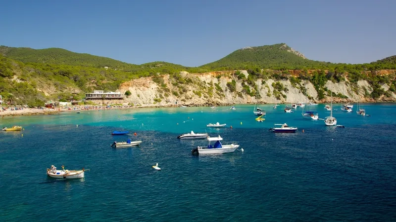 Khám phá văn hóa và ẩm thực độc đáo của Ibiza đầy màu sắc