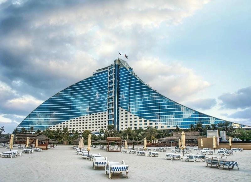 Tìm Jumeirah Beach Hotel giá hợp lý cho kỳ nghỉ