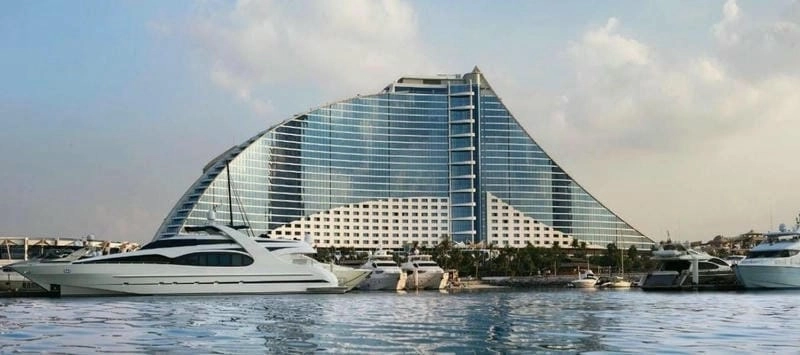 Thưởng thức tiện ích tại Khách sạn 5 sao Dubai Jumeirah Beach