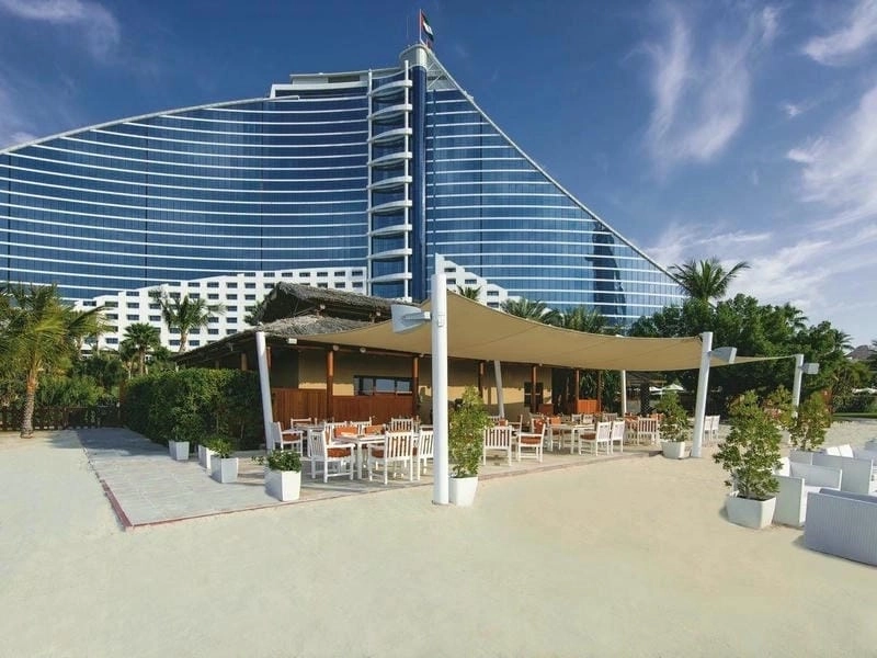Nhanh tay Đặt phòng Jumeirah Beach Hotel để không bỏ lỡ
