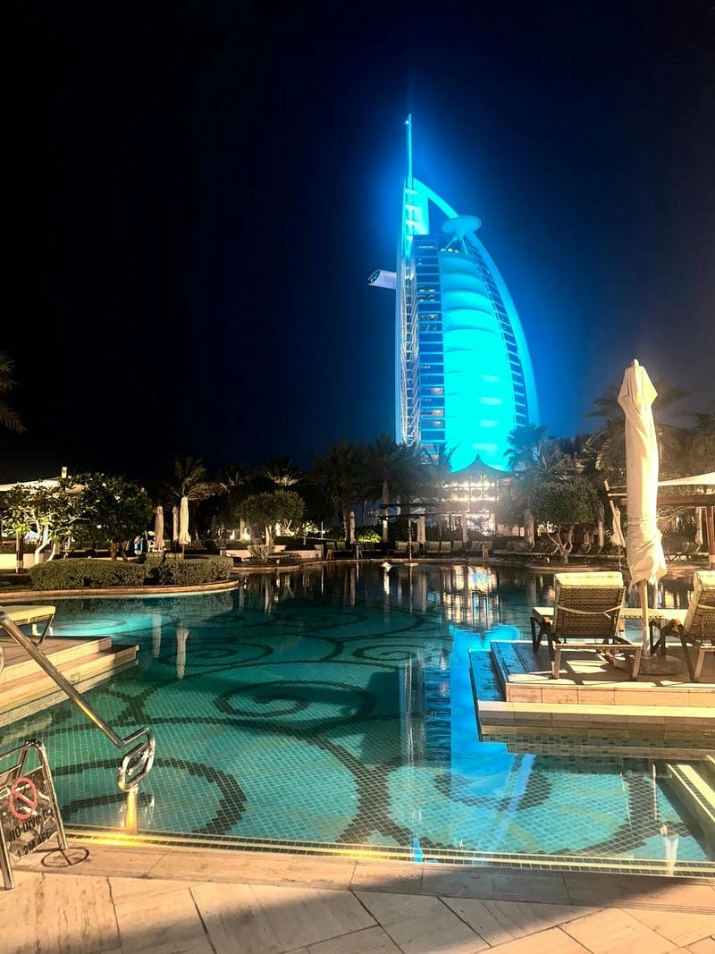 Chiêm ngưỡng Khu nghỉ dưỡng Madinat Jumeirah ban đêm