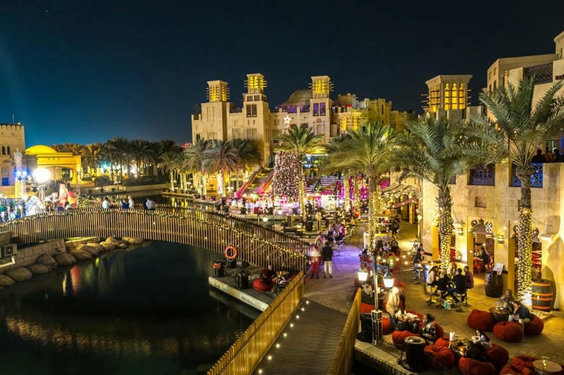 Ngắm Khu phố chợ Souk Madinat Jumeirah lung linh đèn lồng buổi tối